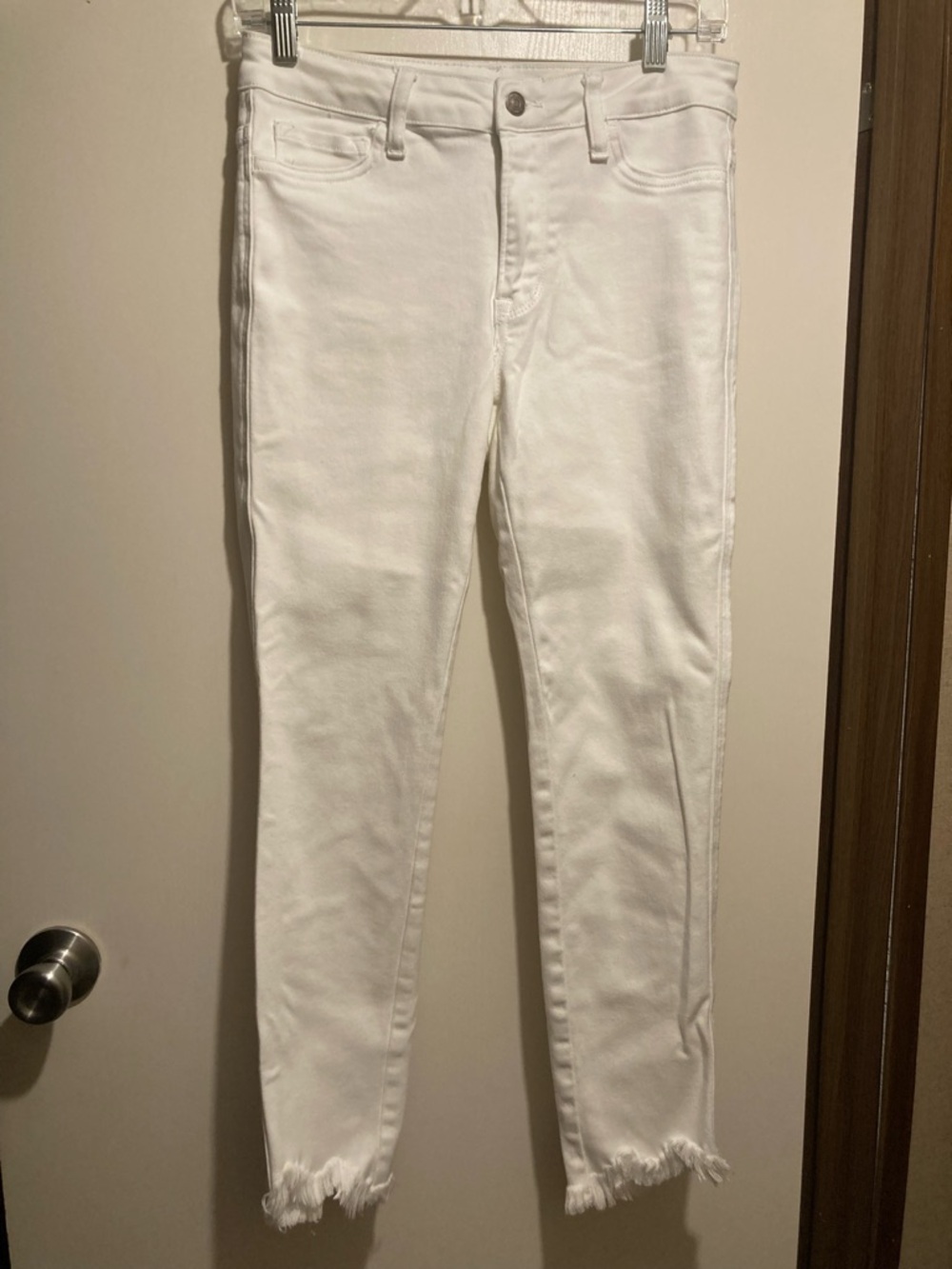 Flying Monkey White Frayed-Hem Ankle Skinny Jeans